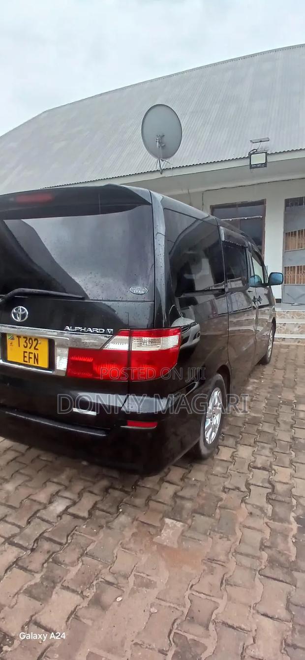 Toyota Alphard 2.4 Petrol FWD 2004 Black