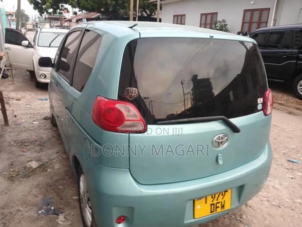 Toyota Porte 2005 Blue