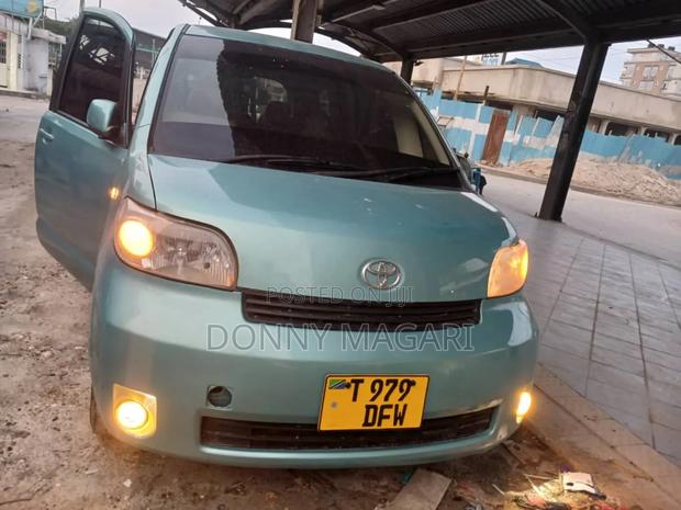 Toyota Porte 2005 Blue