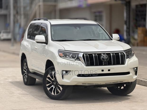 Toyota Land Cruiser Prado 2.8 2023 White