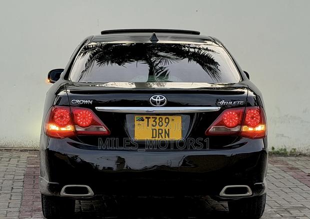 Toyota Crown 2009 Black