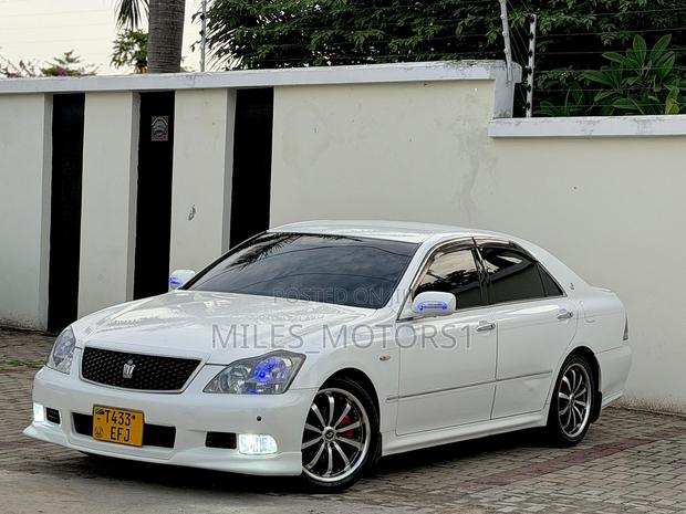 Toyota Crown 2007 White