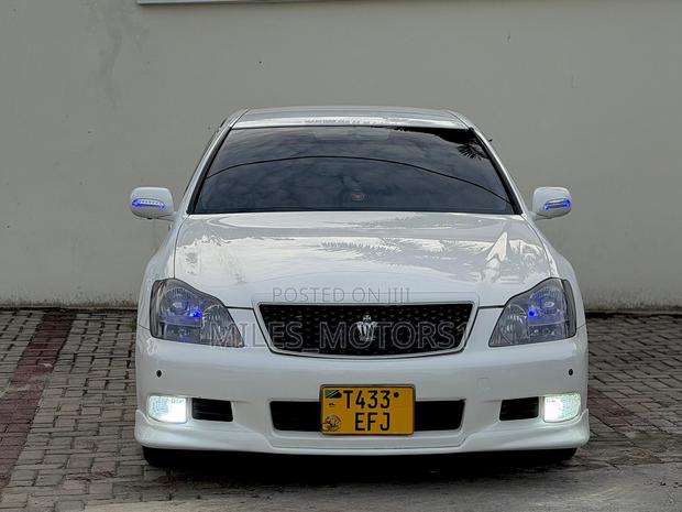 Toyota Crown 2007 White