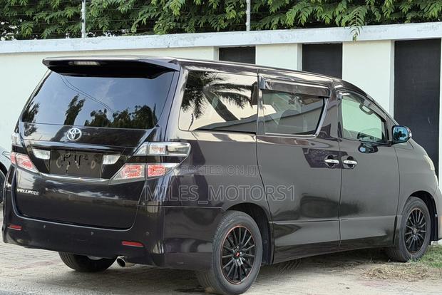 Toyota Vellfire 2010 Black