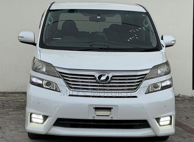 Toyota Vellfire 2010 White