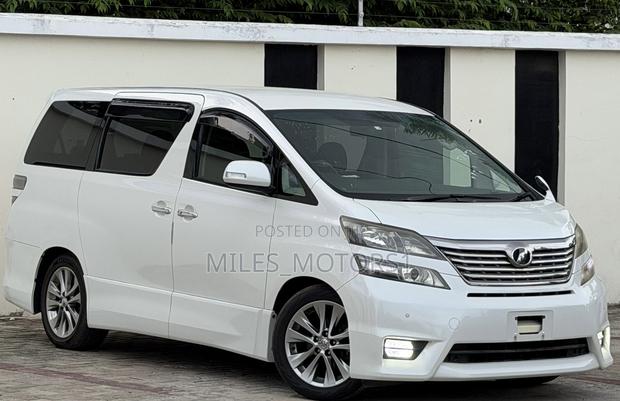 Toyota Vellfire 2010 White