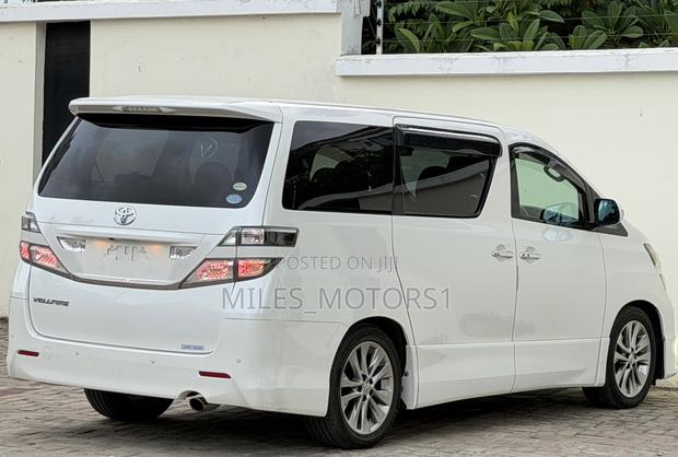 Toyota Vellfire 2010 White