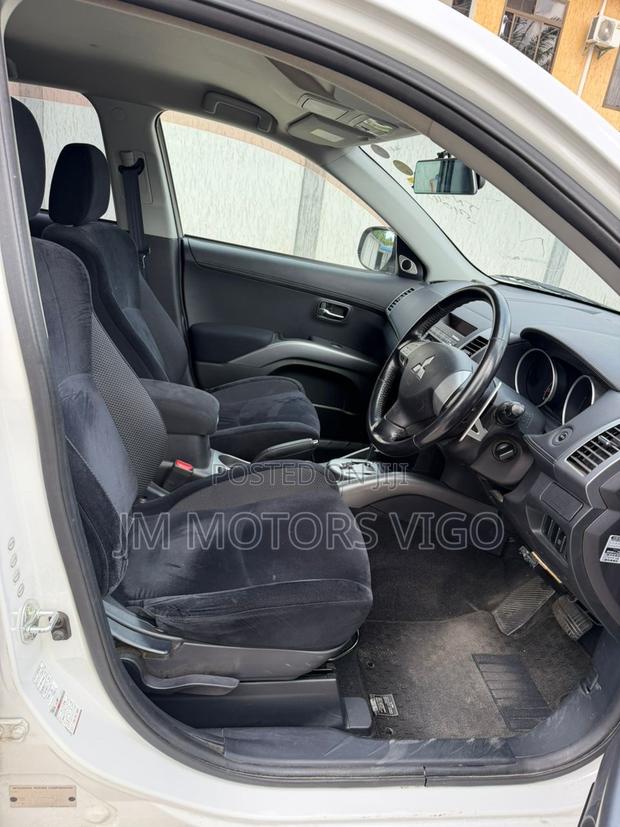 Mitsubishi Outlander 2010 White