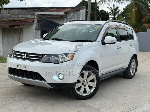 Mitsubishi Outlander 2010 White