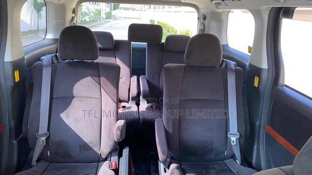 Toyota Vellfire 2010 White
