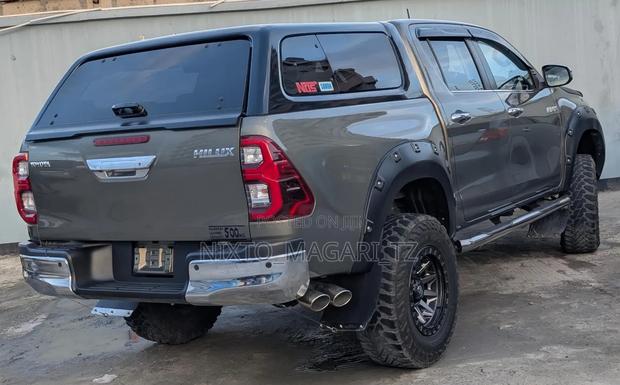 Toyota Hilux 2020 Gold