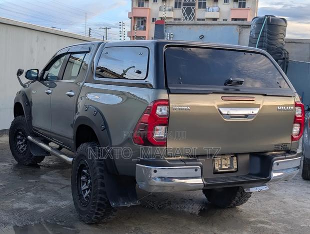 Toyota Hilux 2020 Gold