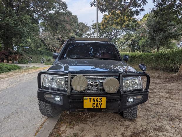 Toyota Land Cruiser 2003 Gray