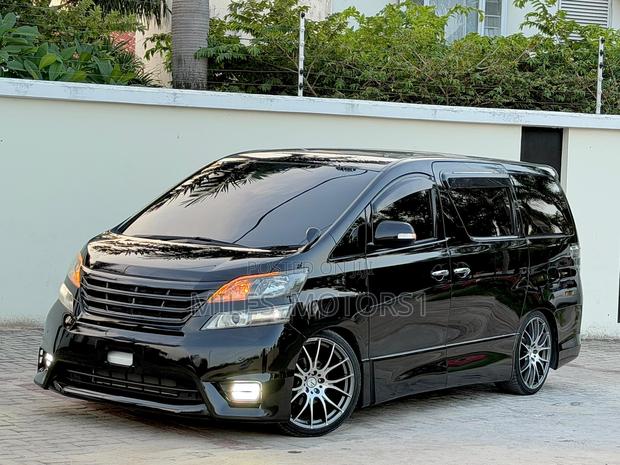 Toyota Vellfire 2011 Black
