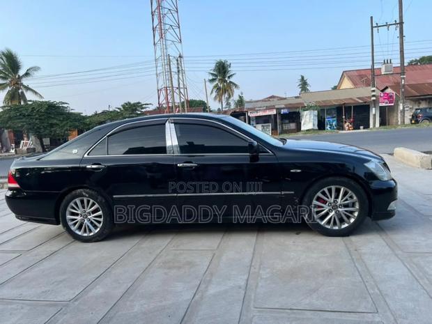 Toyota Crown 2004 Black