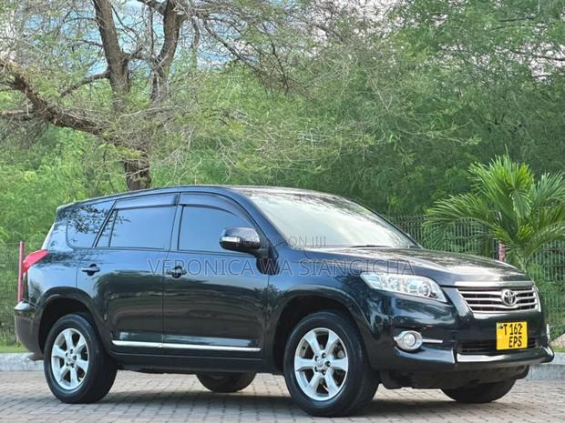 Toyota Vanguard 2012 Black