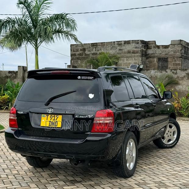 Toyota Kluger 2002 Black