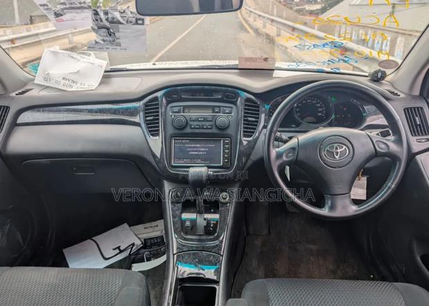 Toyota Kluger 2005 White