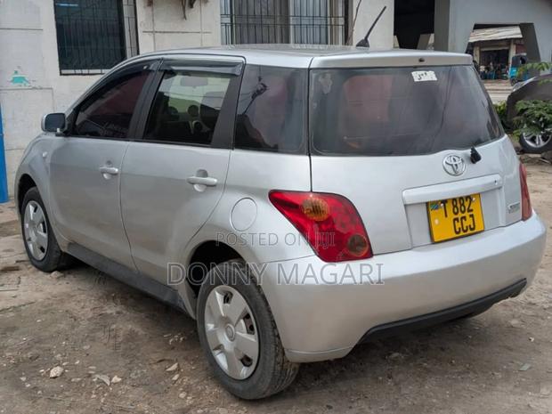 Toyota IST 2004 Silver