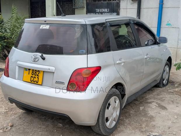 Toyota IST 2004 Silver