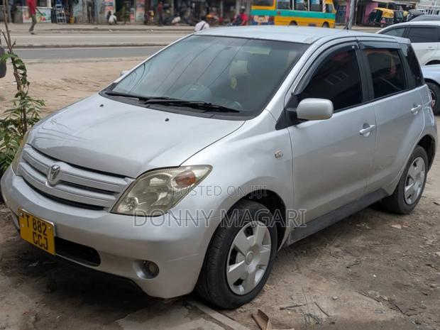 Toyota IST 2004 Silver