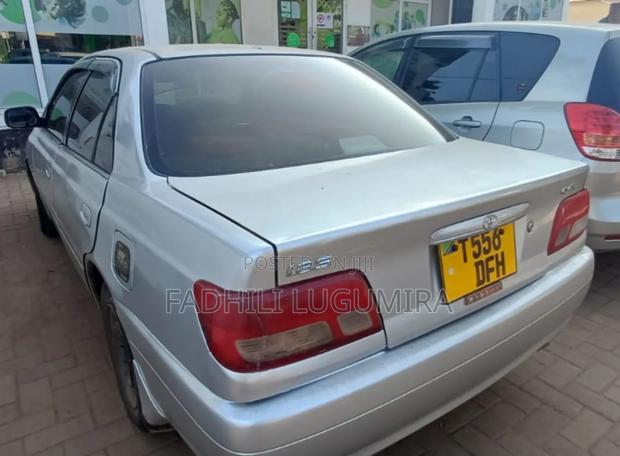 Toyota Carina 2000 Silver