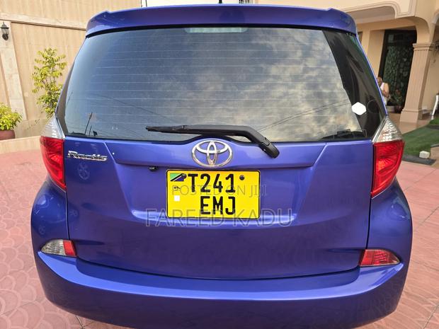 Toyota Ractis 1.3 FWD 2012 Blue