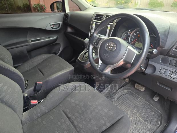 Toyota Ractis 1.3 FWD 2012 Blue