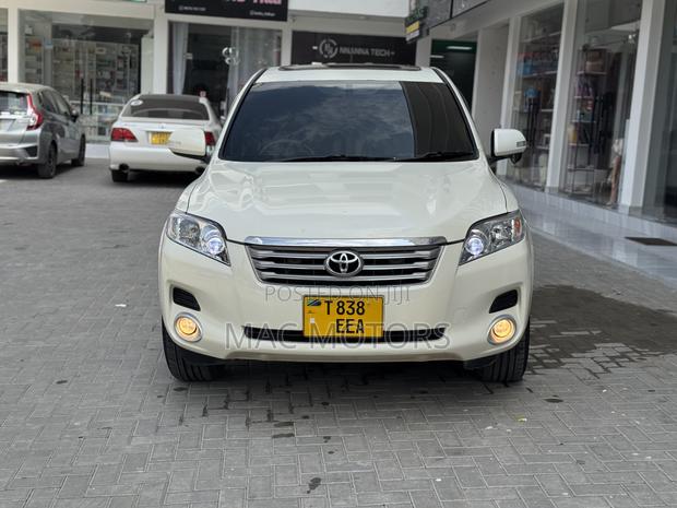 Toyota Vanguard 2009 White