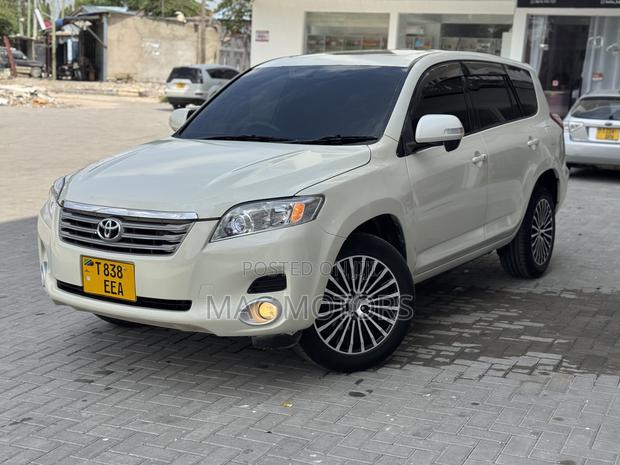 Toyota Vanguard 2009 White