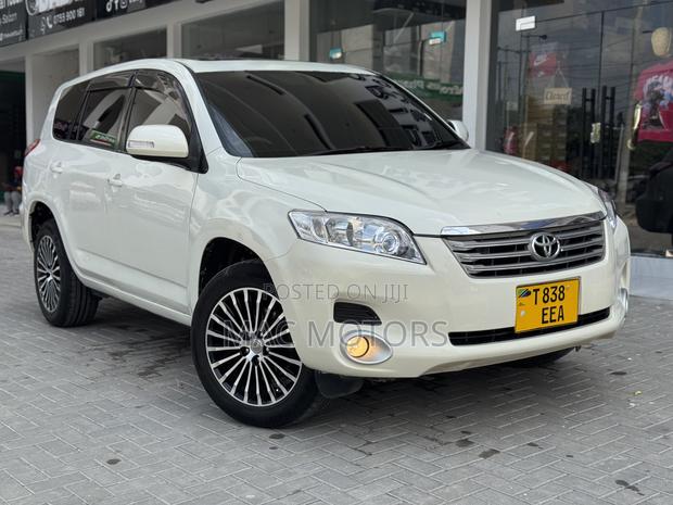 Toyota Vanguard 2009 White