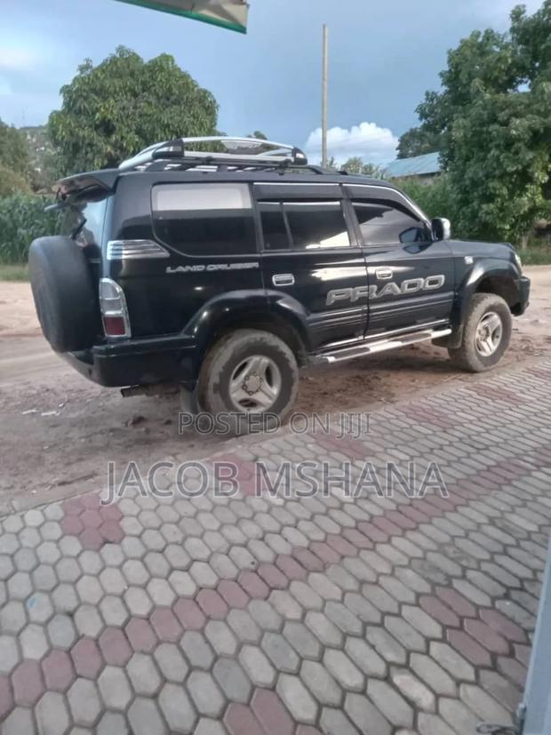 Toyota Land Cruiser 2002 Black