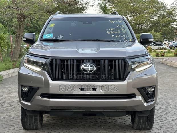 Toyota Land Cruiser Prado 2.7 2023 Gray