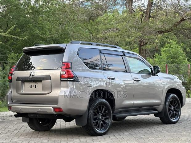 Toyota Land Cruiser Prado 2.7 2023 Gray