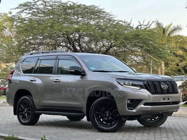 Toyota Land Cruiser Prado 2.7 2023 Gray