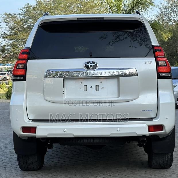 Toyota Land Cruiser Prado 2.8 2023 White