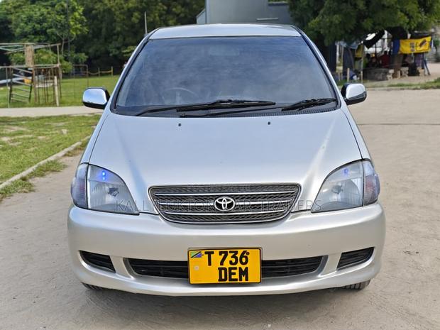 Toyota Nadia 2003 Silver