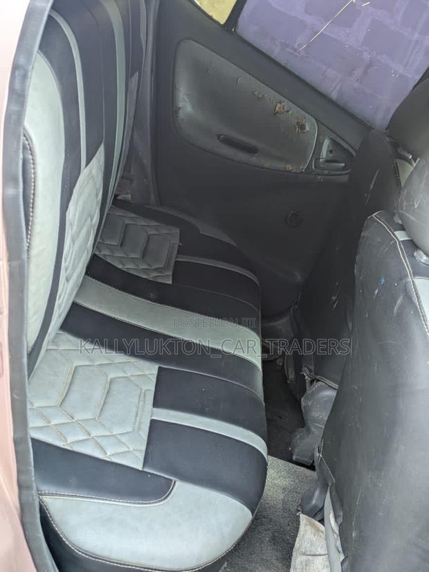 Toyota Vitz 2005 Pink