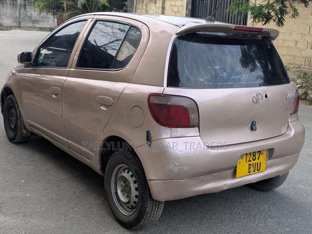 Toyota Vitz 2005 Pink