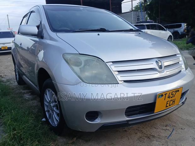 Toyota IST 2004 Silver