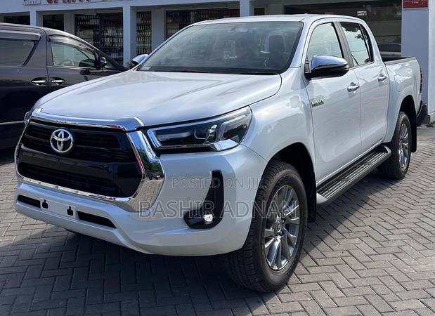 New Toyota Hilux 2025 Pearl