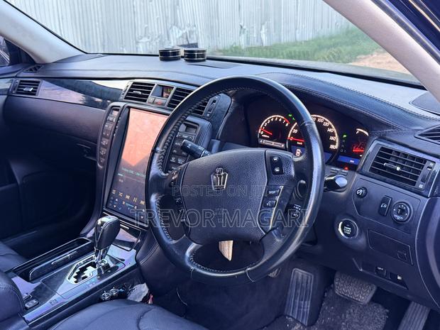Toyota Crown Royale 2005 Black