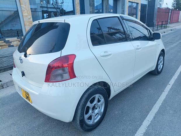 Toyota Vitz 2005 White