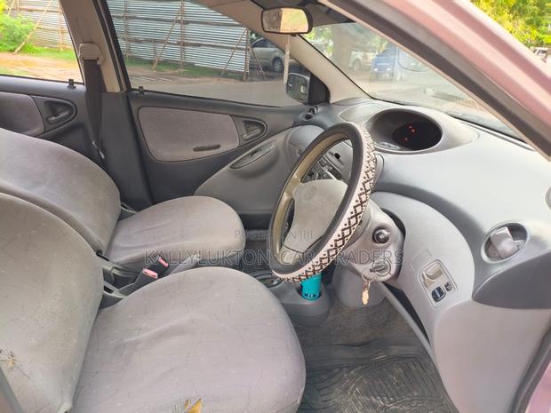 Toyota Vitz 2002 Pink