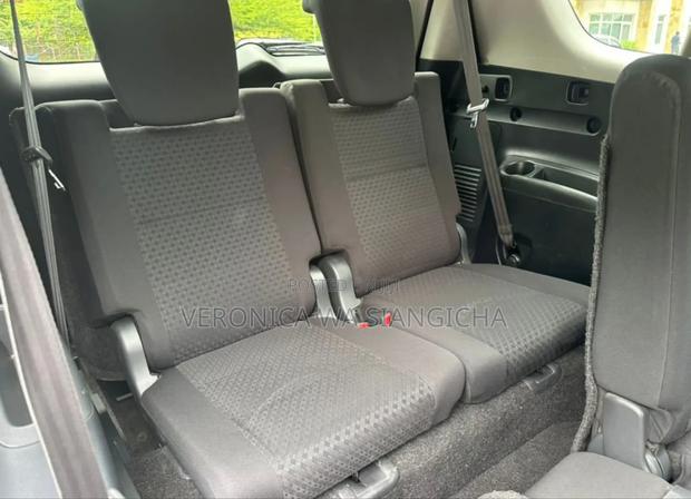Toyota Vanguard 2010 White