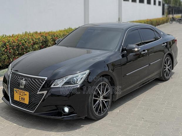 Toyota Crown 2015 Black