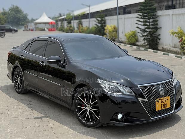 Toyota Crown 2015 Black