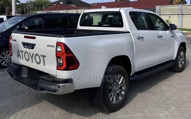 New Toyota Hilux 2025 White