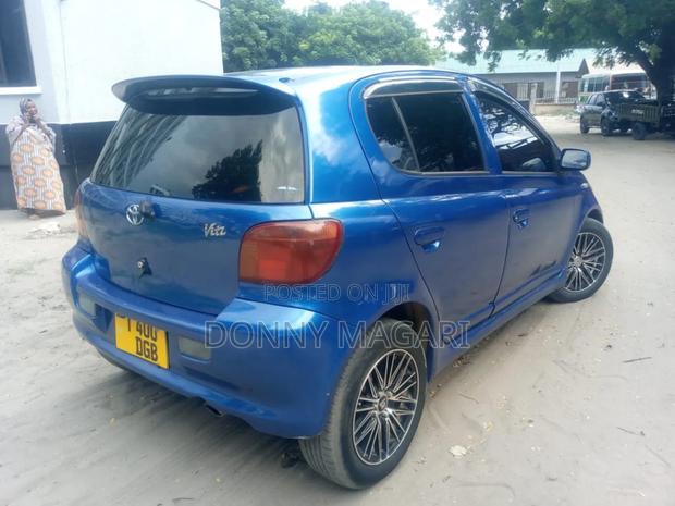 Toyota Vitz 2005 Blue