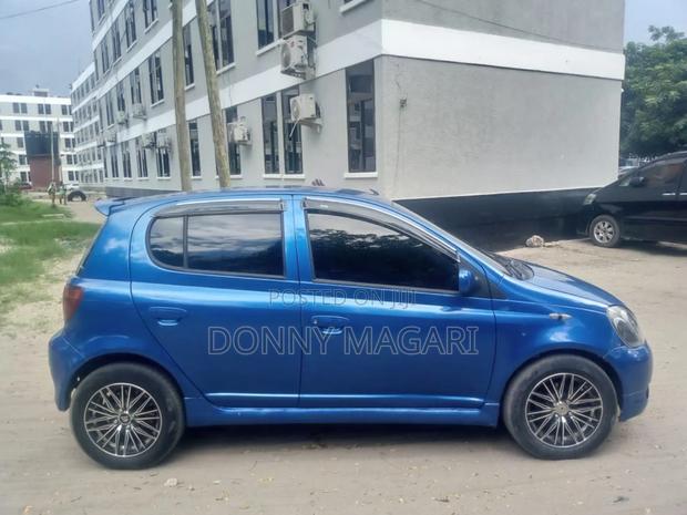 Toyota Vitz 2005 Blue